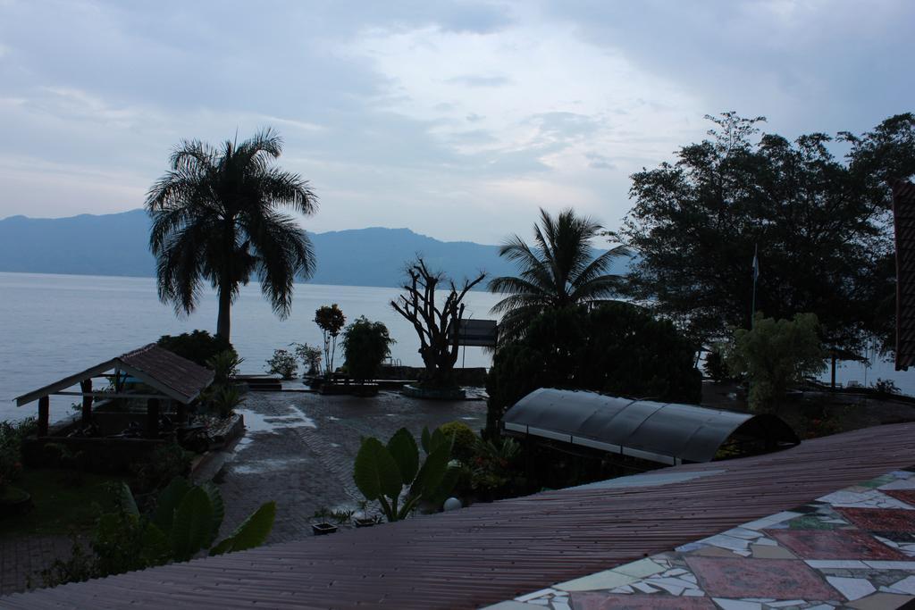 Ambaroba Resort Hotel Tuk Tuk Exterior foto