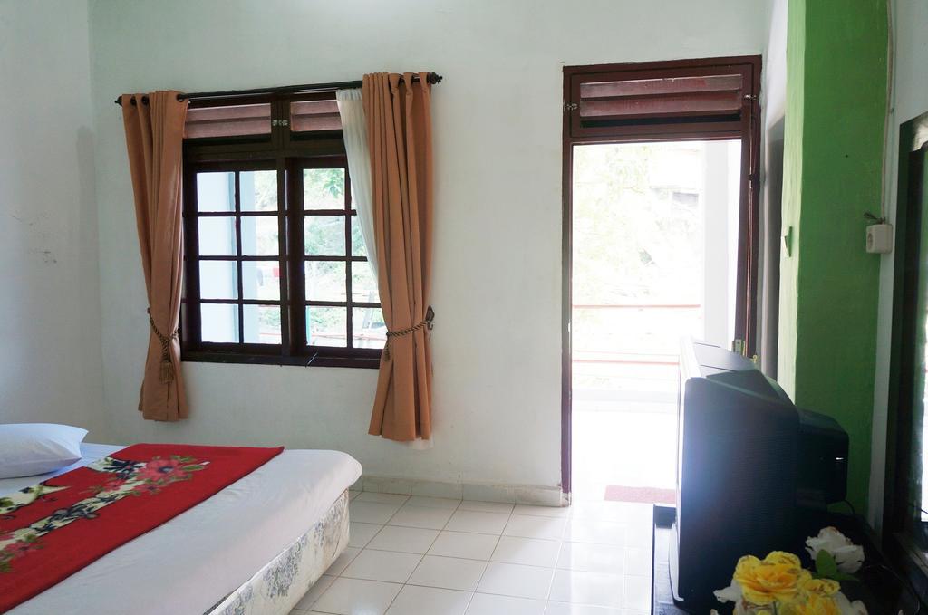 Ambaroba Resort Hotel Tuk Tuk Zimmer foto